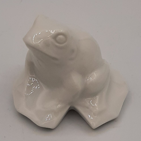 Vintage Pure White Small Porcelain Animal Figurines Japan Frog Snail Bird - Picture 6 of 7